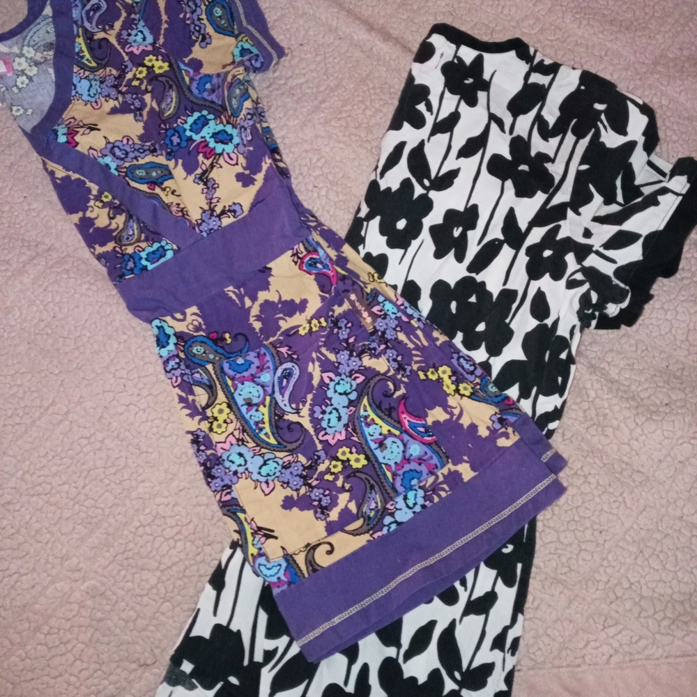 Set of 2 scrub tops